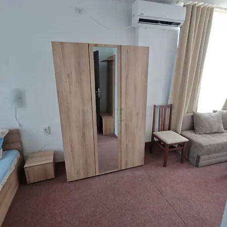 Svetla בית הארחה פרימורסקו